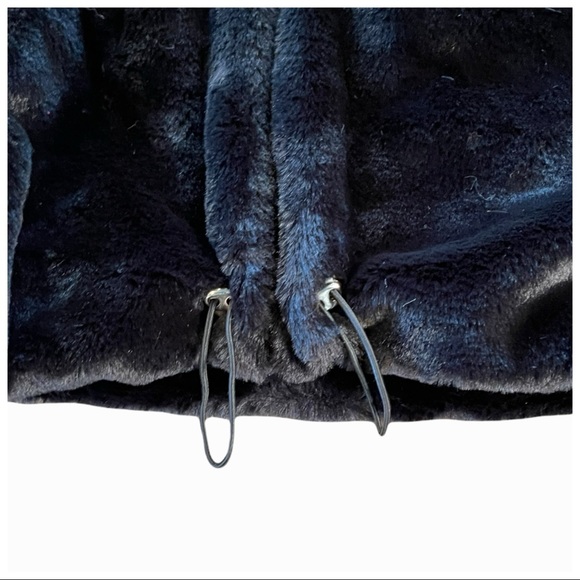 The Lindsi Plush Soft Jacket - Picture 9 of 14